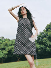 Women's Sleeveless Dress with Textured Pattern